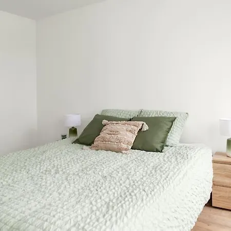 Cosy F2 A Bondy